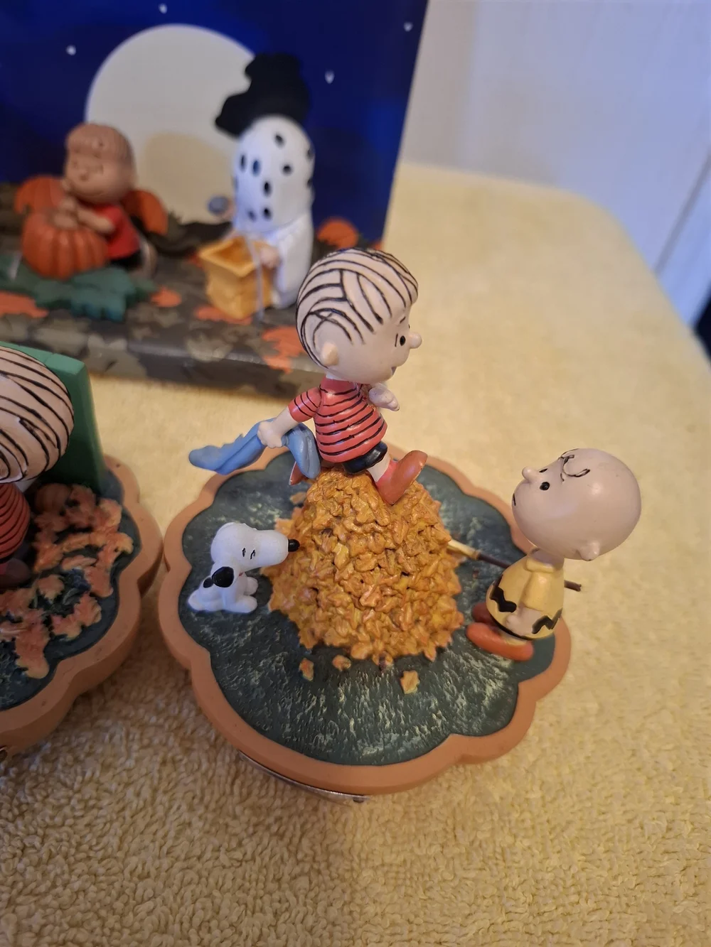 Peanuts Halloween Figurine Set - Orange & Green Holiday Decor by Peanuts